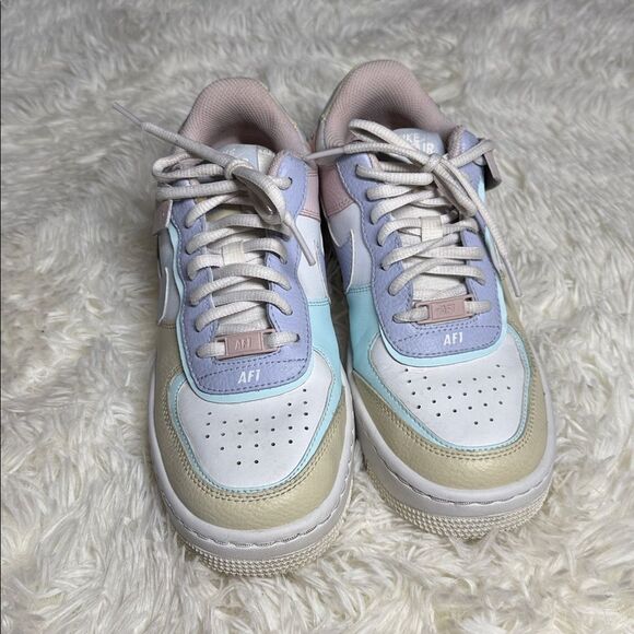 Nike Cream and White Sneakers - Picture 2 of 7